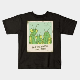 Praying Mantis Family Photo Funny Insect Quotes Kids T-Shirt